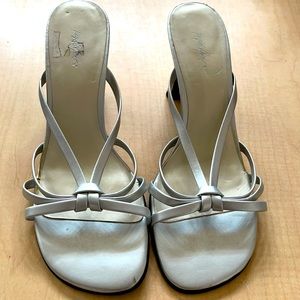 Great condition used once for a dance.